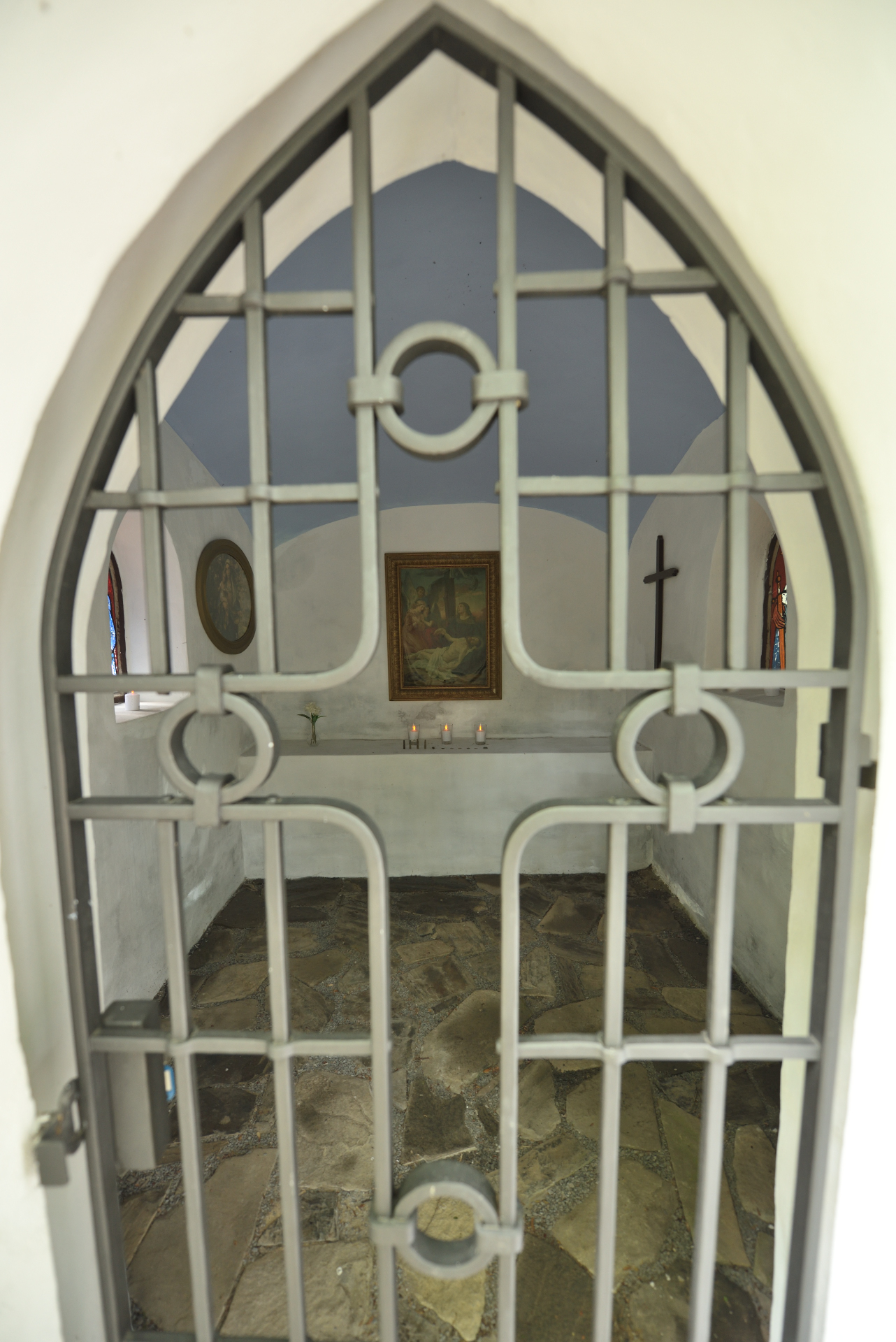 06